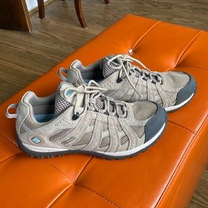 Columbia Redmond V2 waterproof hiking shoes - size 8.